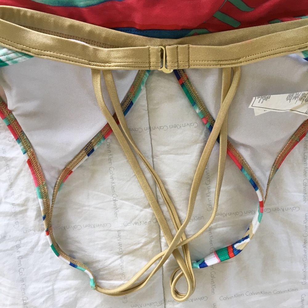 Bikini - Picture 3 of 4